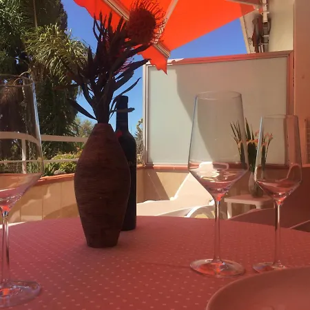 El Jardin Puerto de la Cruz (Tenerife)